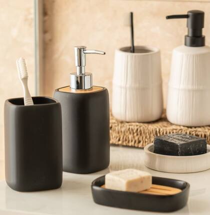 En Easy es posible comprar desde revestimientos y grifería a pequeños accesorios para decorar el baño.