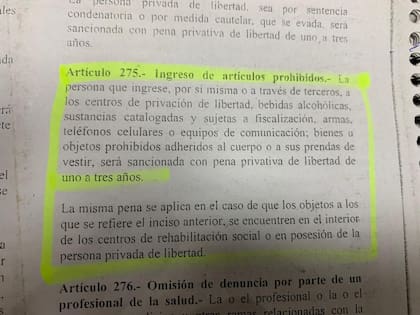 En Ecuador, los presos tampoco pueden usar celular; es delito. Pero, muchos clandestinamente lo hacen. El Código Orgánico Integral Penal del Ecuador contempla sanciones.