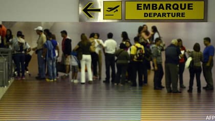 En el aeropuerto de Maiquetía, Venezuela, listos para irse.