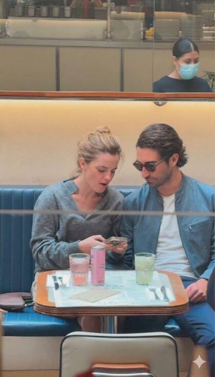 En el aeropuerto, Emma Watson y Gonzalo Hevia Baillères fueron captados por los paparazzi