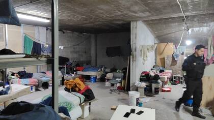 En el allanamiento estuvo también presente como auxiliares de la justicia, personal de la Policía Federal Argentina