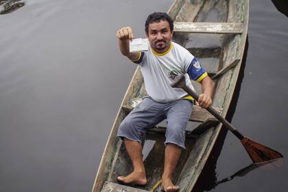 En el Amazonia, los votantes viajaron hasta 12 horas para cumplir con su deber cívico