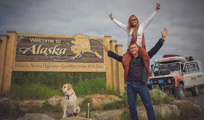 En el año 2008, Patricia, embarazada de siete meses y medio y Germán llegaron a Alaska; los acompañaba entonces su primera mascota, Colo