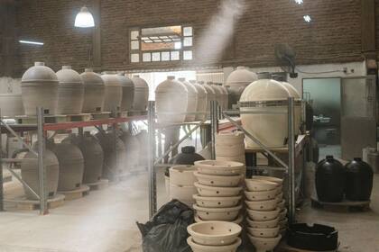 En el año se producen alrededor de 700 kamados en los talleres de la empresa