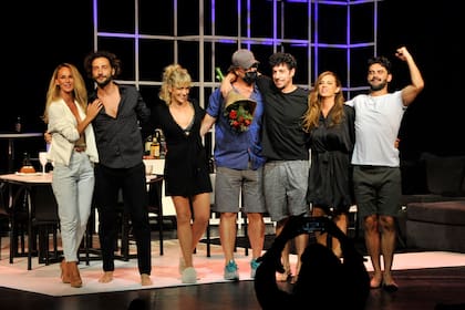 En el arranque de nueva temporada de Desnudos, con nuevo elenco, ya se metió entre las obras más vistas en Buenos Aires
