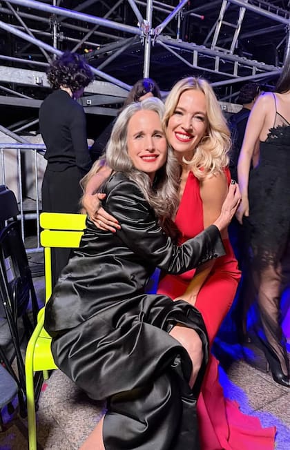 En el backtage, Luisana tuvo encuentros con celebrities de todo el mundo. Una de sus actrices favoritas, Andy MacDowell