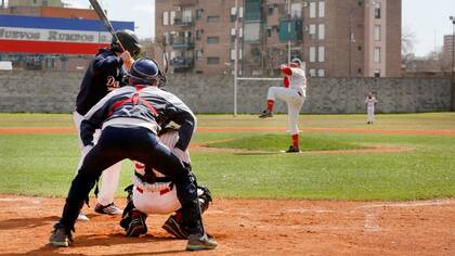 En el Bajo Flores, más de 35 jóvenes forman parte de Las Águilas Béisbol