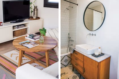 En el baño del menor de la familia, espejo y alfombra (Lebon House). Cómoda antigua (Bric à Brac) con mesada de mármol de Carrara. Pisos de calcáreos (Giacomozzi). Revestimiento tipo ‘Subway’ hecho con cerámicos de 10x10 (Construnort). Grifería y pileta (Hidromet).