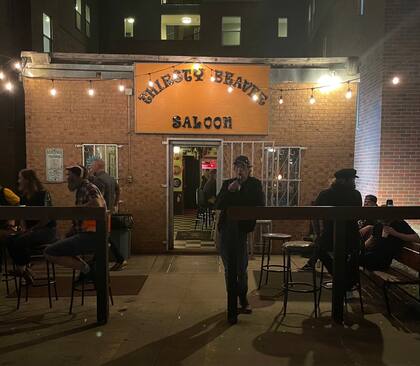 En el bar había cerca de 20 personas que no se percataron de la presencia del músico