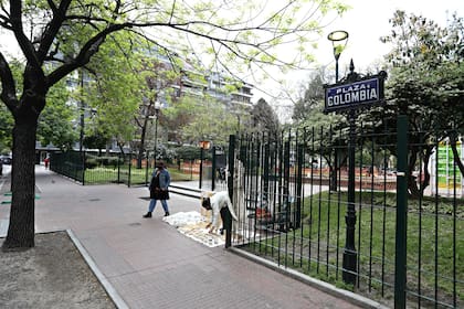 En el barrio hay varios espacios verdes, como la Plaza Colombia