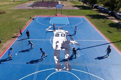 En el barrio porteño de Saavedra, Manu, ya tuvo su homenaje.