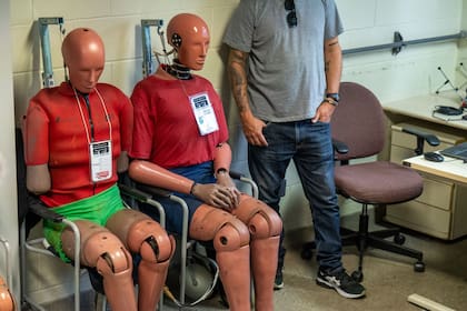 En el campo de pruebas se realizan pruebas de choque para evaluar la seguridad