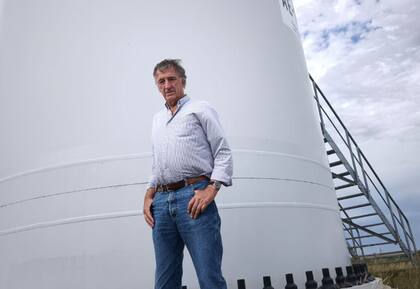 En el campo de Rojas o, la empresa uruguaya solo hizo el estudio del viento y el proyecto. Una vez vendido a una empresa, paga un canon anual al dueño del campo, que aporta la superficie para la instalación
