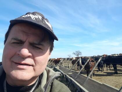 En el campo, todas las mañanas Gazzoni va al feedlot que tiene en Monte Cristo a ver cómo se engorda la hacienda