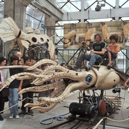 En el Carrusel de los Mundos Marinos, el gran calamar es uno de los tantos seres creados por la imaginación de los artesanos de La Machine.