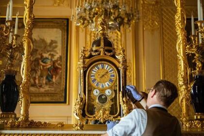 En el Castillo de Windsor hay unos 450 relojes, y todos deben ser puestos en hora a mano