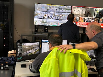 En el CCI, AUSA cuenta con 14 operadores y dos supervisores en todo momento
