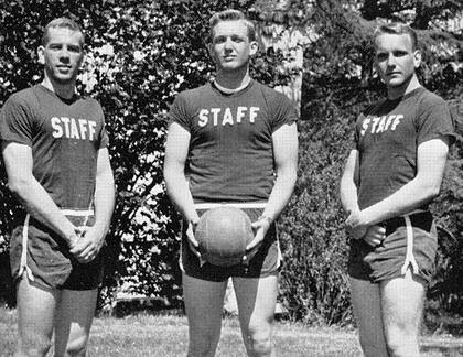 En el centro, Donald Trump, presidente electo de los EE.UU., ?en uno de los equipos de la New York Military Academy