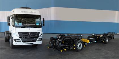 En el Centro Industrial Juan Manuel Fangio, Mercedes-Benz Camiones y Buses produce los camiones Accelo y Atego y los chasis de buses OH y OF.