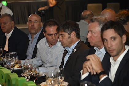 En el centro, Kicillof en la mesa principal