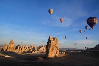 Viaje a Capadocia: tierra de hadas, chimeneas y globos en Turquía