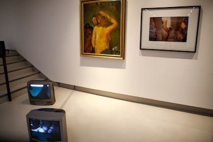 En el centro, una pintura de Miguel Carlos Victorica que decoraba la casa de Klemm