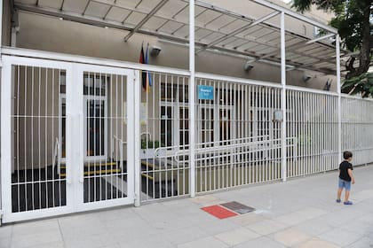 En el Colegio Pestalozzi de Belgrano R 67 estudiantes que estuvieron de intercambio en Europa fueron confinados a sus casas.