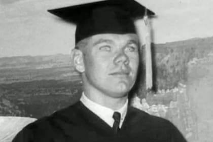 En el colegio sus amigos lo ayudaban con las tareas y los exámenes