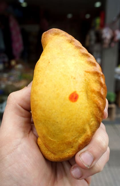 En El Conejo, la masa es resistente, de color anaranjado y sabor dulzón.