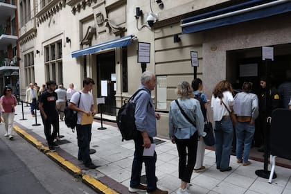 En el Consulado de España en Buenos Aires ya había filas desde ayer