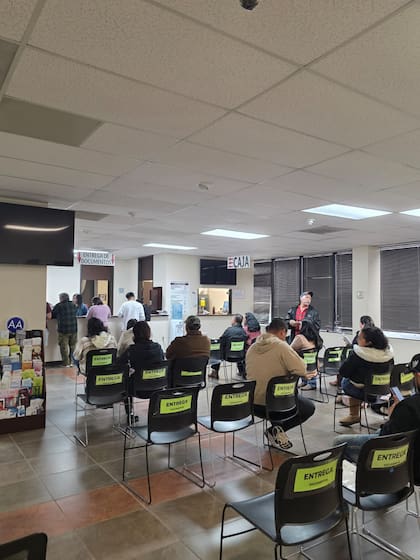 En el consulado sobre ruedas se puede tramitar en INE y el pasaporte (X @ConsulMexDal)