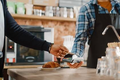 En el contexto económico de la Argentina, los beneficios financieros son ideales para comprar un regalo a papá