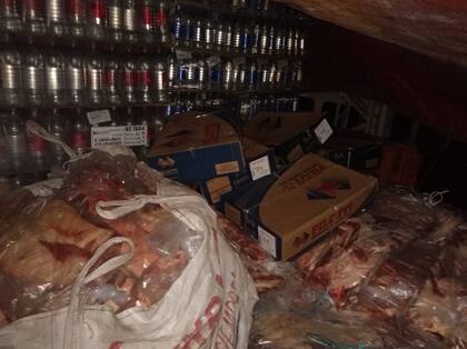 En el control, el organismo sanitario detectó casi “dos toneladas de carne, en bolsones de corralón y expuestas al calor extremo de estos días”