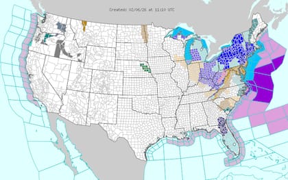 En el corredor del Medio Oeste al noreste, se prevén acumulaciones de nieve de entre una y tres pulgadas (2,5 a 7,6 cm), con registros superiores en las zonas elevadas de los Apalaches y áreas cercanas a los lagos Erie y Ontario