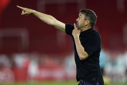 En el debut del 'Chacho' Coudet, River derrotó a Huracán y subió puestos en la tabla de posiciones