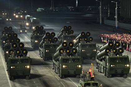 En el desfile, Corea del Norte desplegó su poderío militar