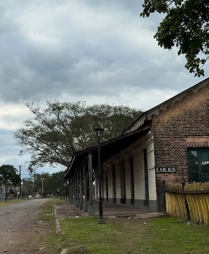 En el Día del Padre, Julieta Ortega compartió un álbum de fotos de su recorrida por el hogar de su padre en Lules, provincia de Tucumán