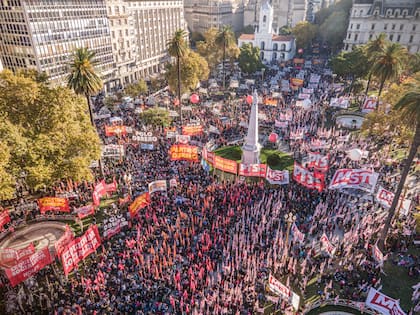 En el Día del Trabajador se hacen diversas manifestaciones para los reclamos de los trabajadores, incluso en la Argentina