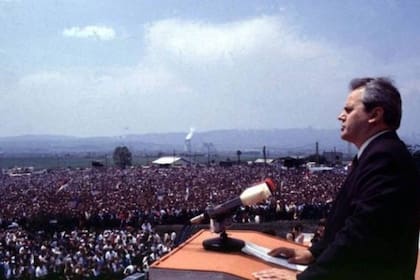 En el discurso de Gazimestán, Milosevic reafirmó su mensaje nacionalista que costaría a la ex Yugoslavia centenares de miles de muertos