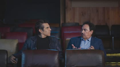 En el documental, Sánchez dialoga con el comediante y actor mexicano Adrián Uribe, confeso admirador del ex delantero