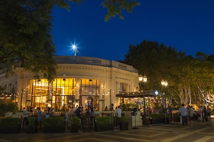 En el entorno señorial de la ex confitería La París, esta nueva cervecería es toda una revelación dentro del Hipódromo de Palermo