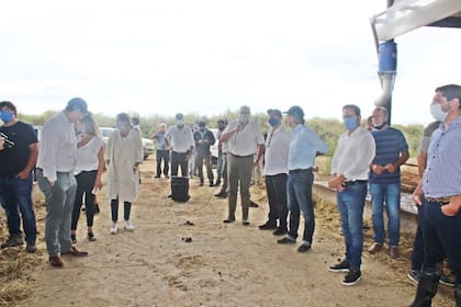 En el establecimiento Caraguatá, en el departamento de Nogoyá el productor tambero Pedro Brandi se reunió con funcionarios para plantearle el problema de transitabilidad de la ruta provincial 31