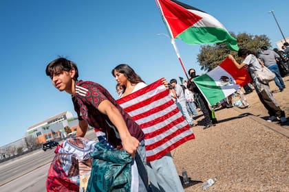 En el estado de Texas, donde más del 50% del alumnado público es hispano, las manifestaciones juveniles han provocado una respuesta confrontativa por parte del gobierno estatal