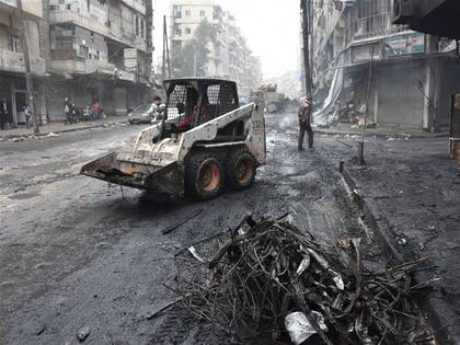 En el este de Aleppo ya empezó la tarea de limpieza de las principales calles