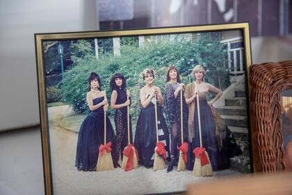 En el estreno de 1991, las actrices de Brujas contaron con el asesoramiento del destacado responsable de estilismo