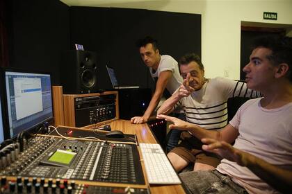 En el estudio MAB, Della Croce, Moris y Marciano