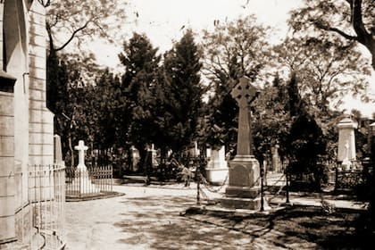 En el ex cementerio de la calle Victoria, ahora está emplazada la Plaza 1° de Mayo