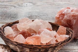 Feng Shui: el rincón exacto para activar tu piedra de sal rosa y atraer abundancia