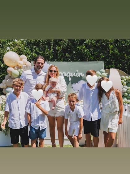 En el festejo estuvieron Mateo, Antonella y Daniele, los tres hijos de Gago con Gisele Dulko, y Valentino y Ciro, los dos hijos de Laffitte con Martín Sierra (Foto: Instagram @vero_laffitteok)