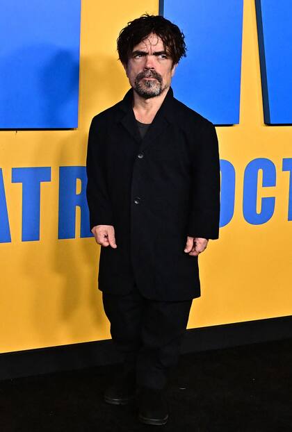 En el film, Dinklage interpreta a Mitch, el gerente de la juguetería que descubre que el personaje de Tatum está viviendo allí a escondidas